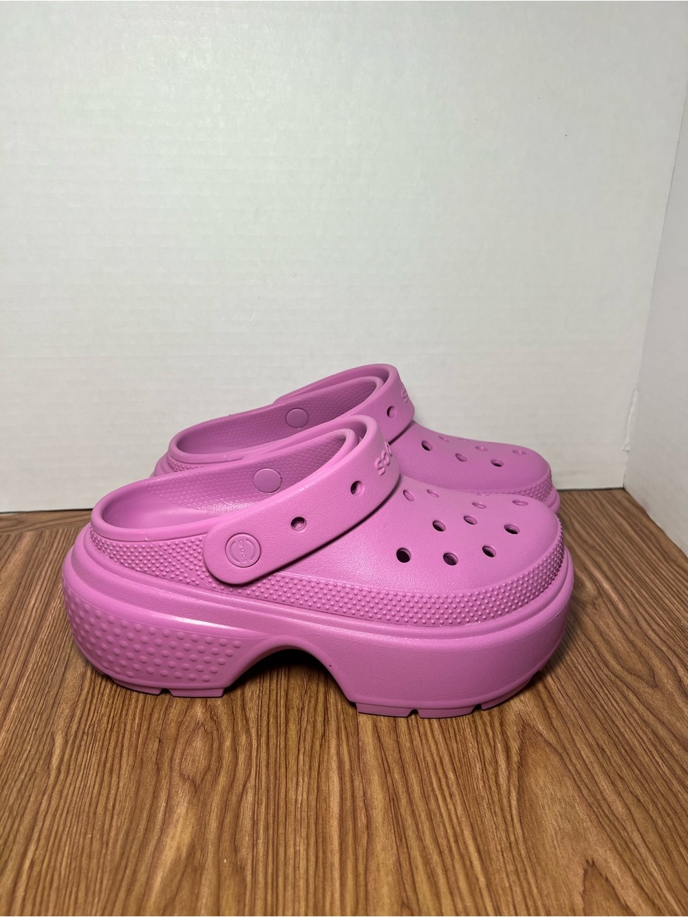 CROCS Stomp Platform Clogs Women's Sz 6 Bubble Pink